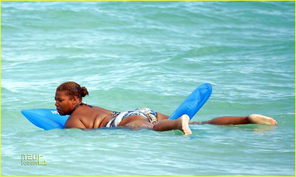 21P Sexy pictures of Queen Latifah