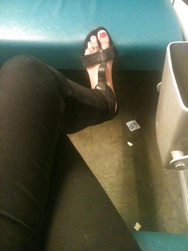 25P All kinds of female feet