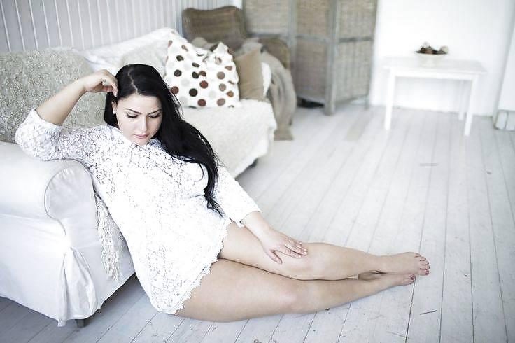 25P Legs thighs feet and ass