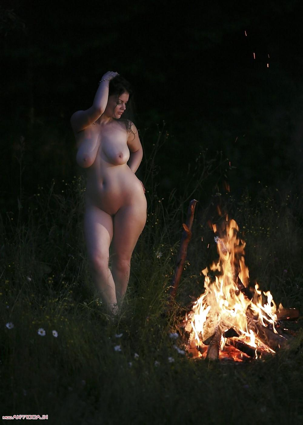 18P Curvy Fire Goddess