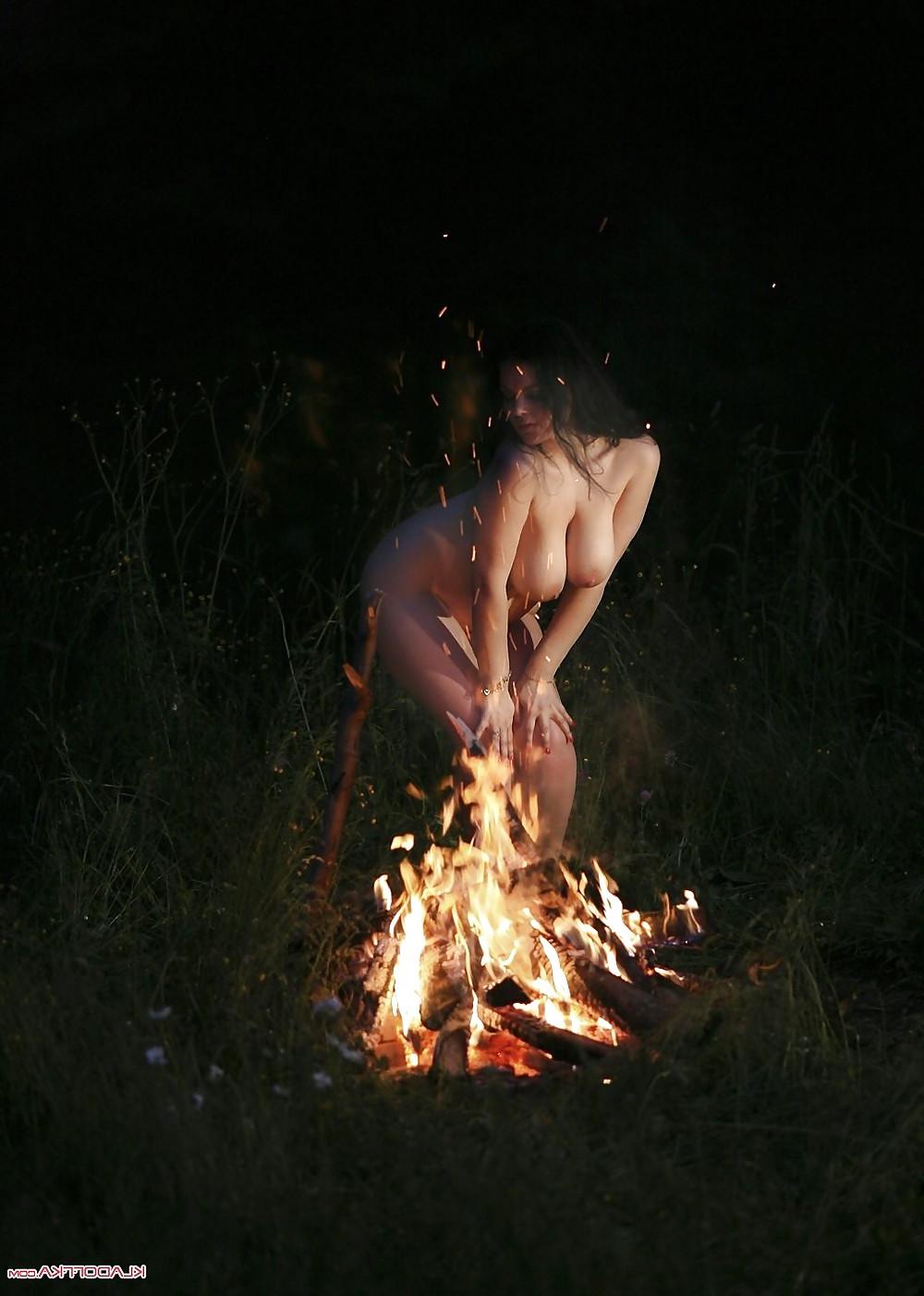 18P Curvy Fire Goddess