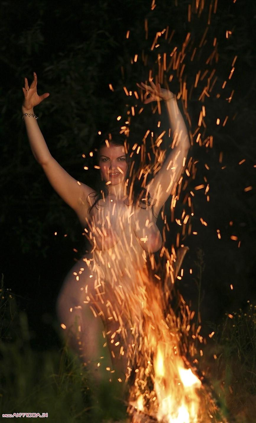 18P Curvy Fire Goddess