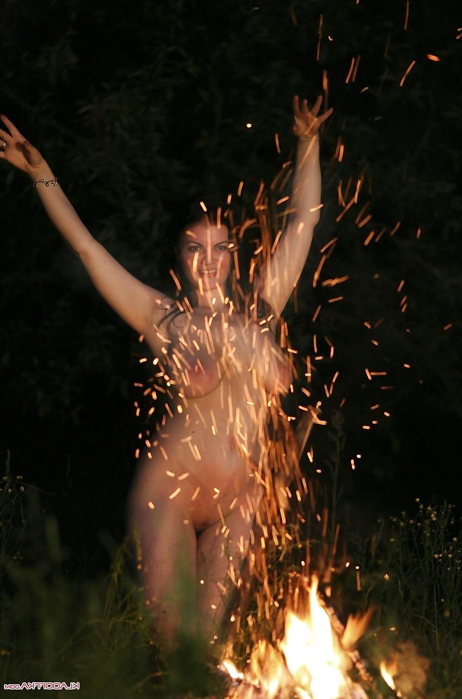 18P Curvy Fire Goddess