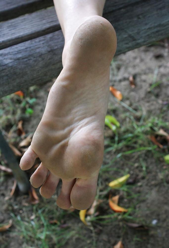 25P Feet, toes, soles and everything else for the footfetishist!