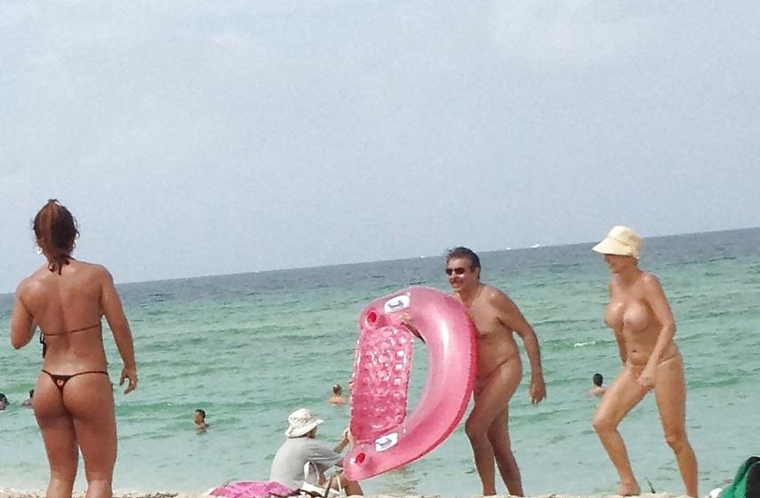 25P Beach topless 3