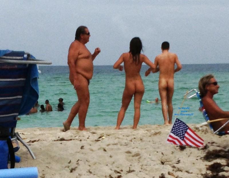 25P Beach topless 3