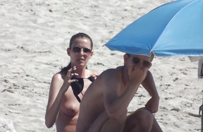 25P Beach topless 3