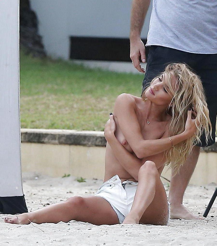 14P Rosie Huntington Whiteley Topless