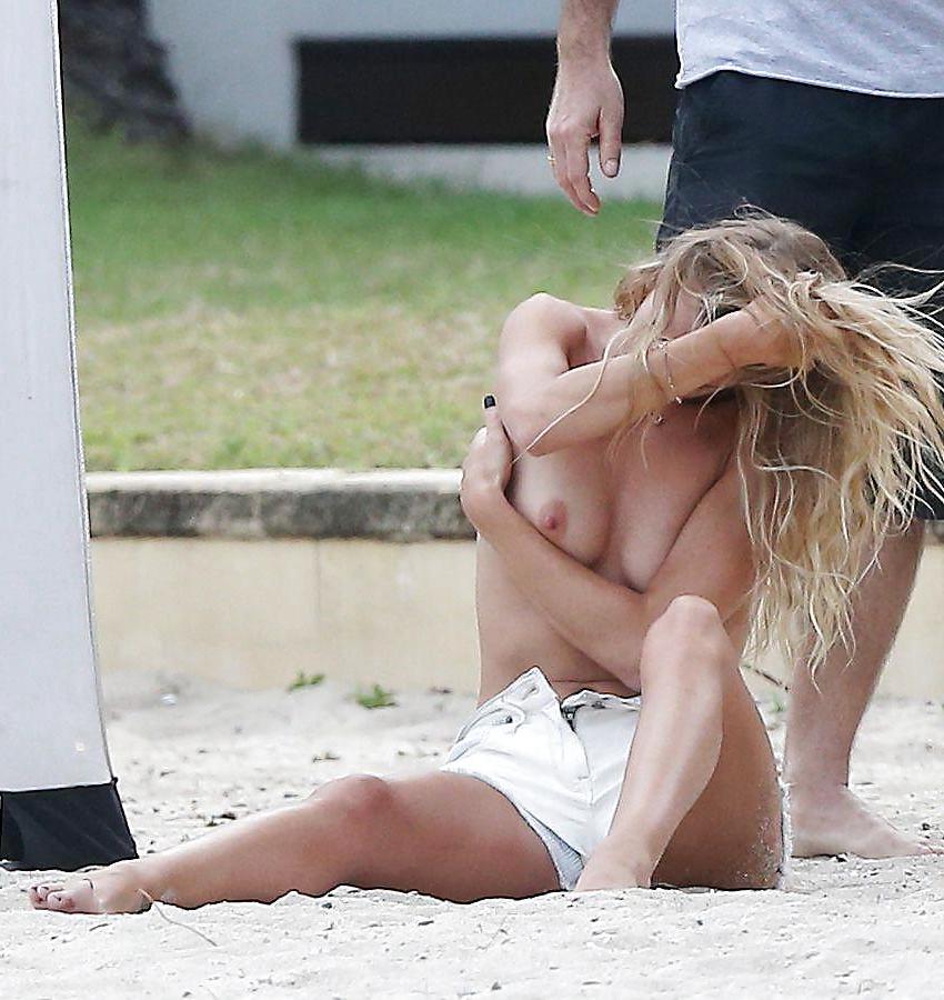 14P Rosie Huntington Whiteley Topless