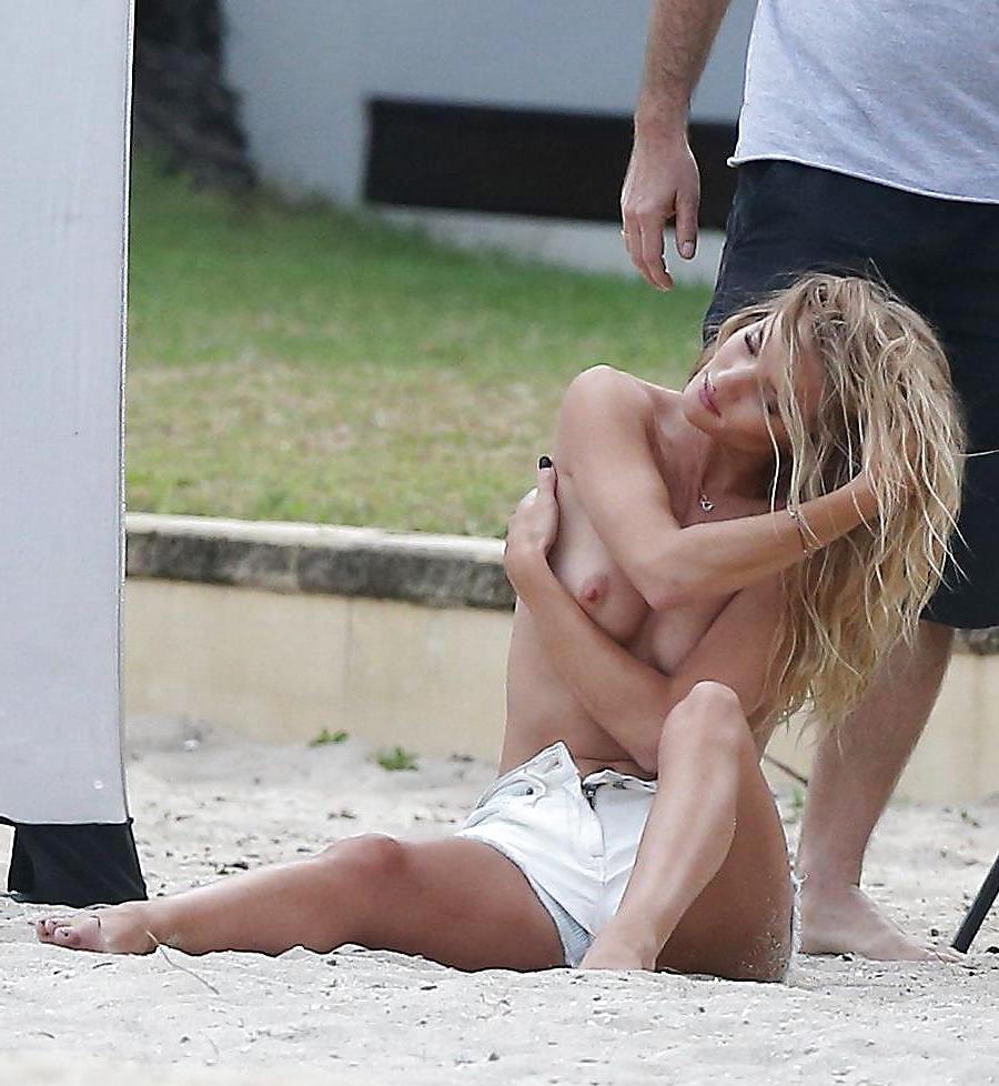 14P Rosie Huntington Whiteley Topless