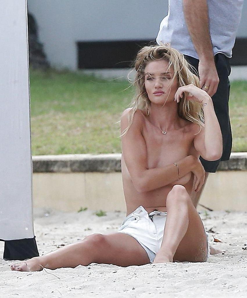 14P Rosie Huntington Whiteley Topless