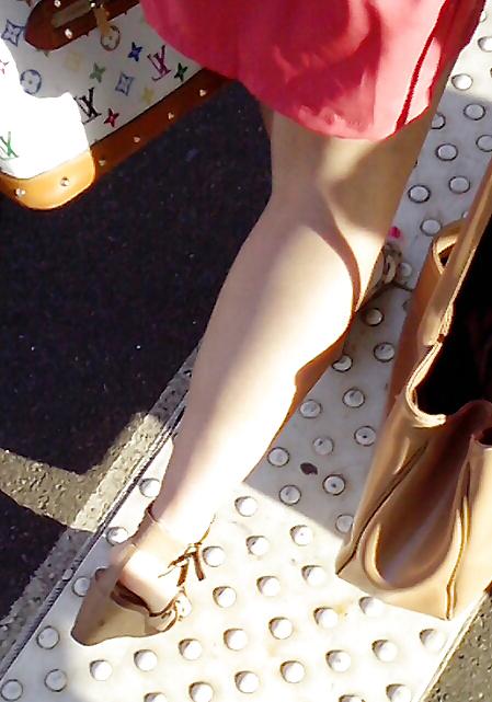 7P Candid feet of train mate : Delphine