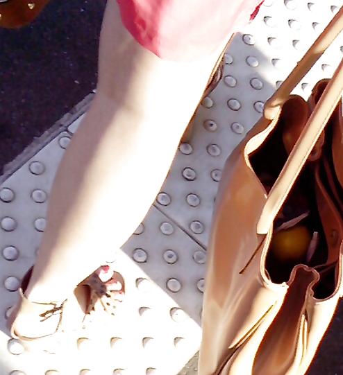 7P Candid feet of train mate : Delphine