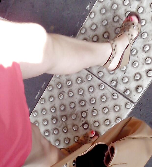 7P Candid feet of train mate : Delphine