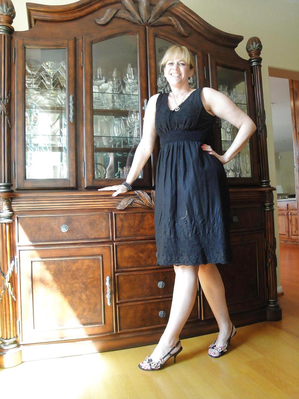 25P Milf with sweet feet