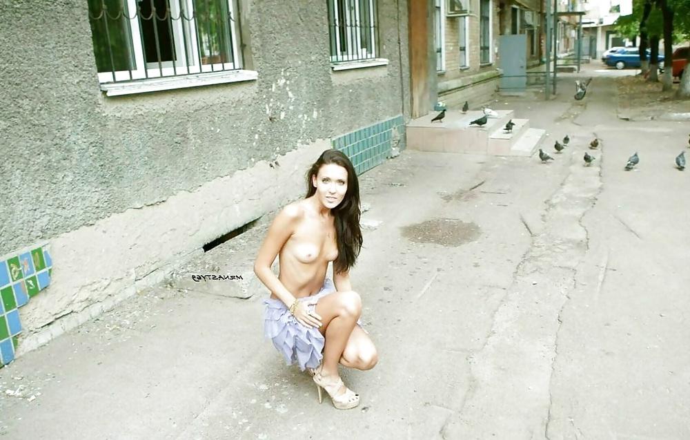 17P Brunette Wife Loves Flashing Pussy In Public
