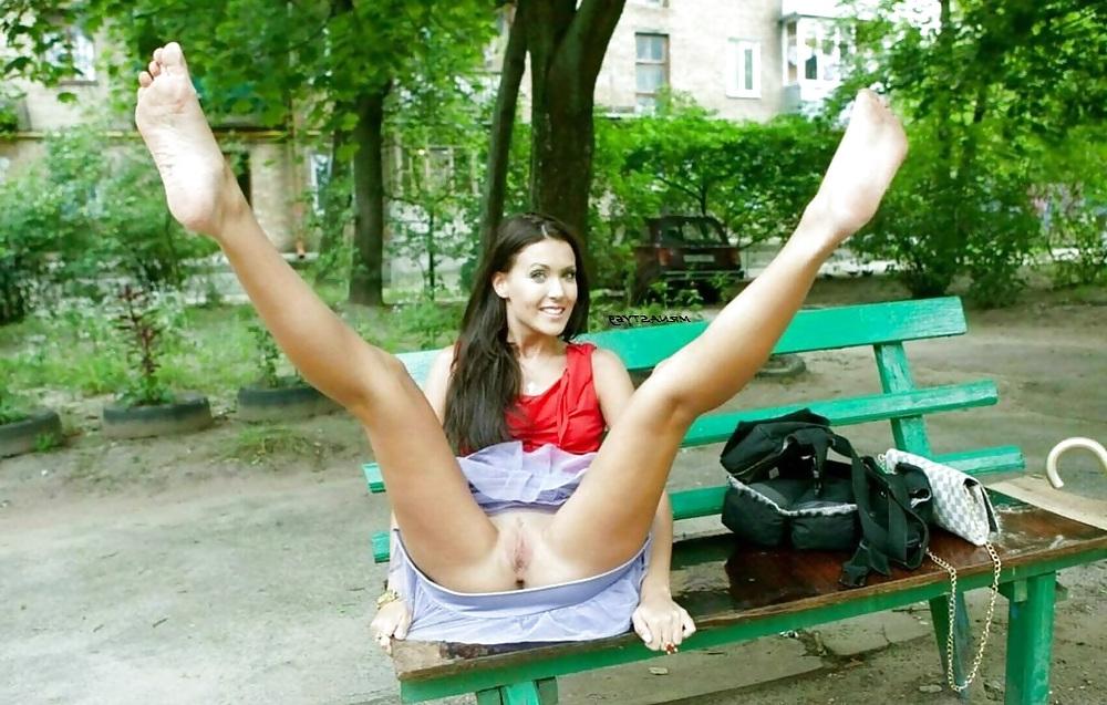 17P Brunette Wife Loves Flashing Pussy In Public