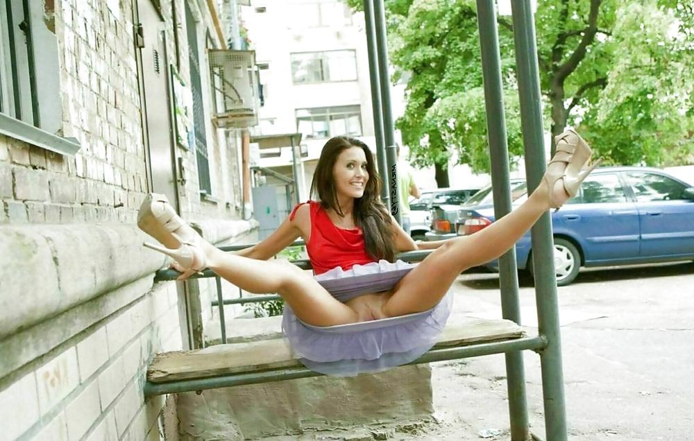 17P Brunette Wife Loves Flashing Pussy In Public