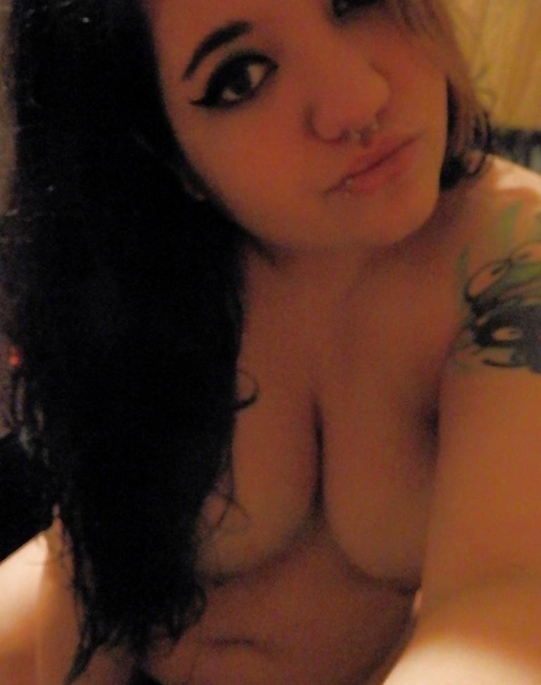 12P Chubby girl with tattoos 