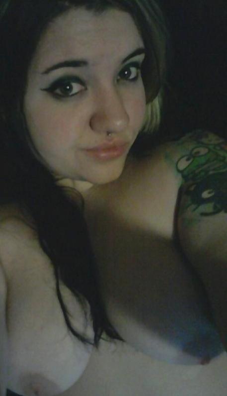 12P Chubby girl with tattoos 