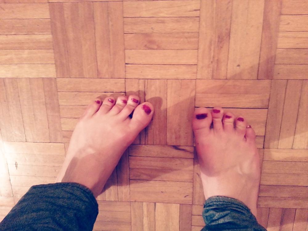 18P Ass trap sissy feet 