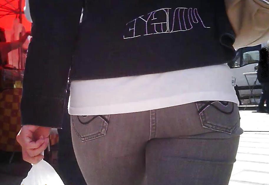 13P Chinese Ass in Jeans