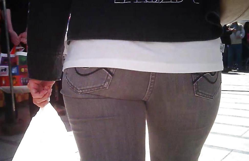 13P Chinese Ass in Jeans