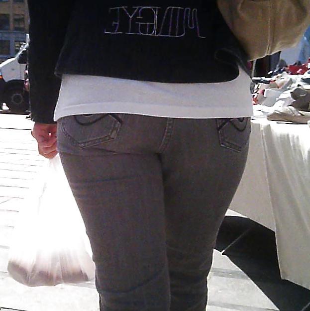 13P Chinese Ass in Jeans