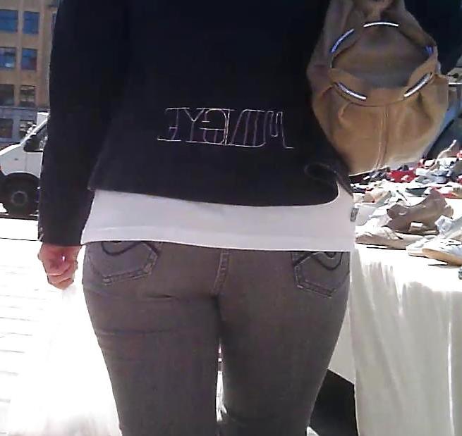 13P Chinese Ass in Jeans