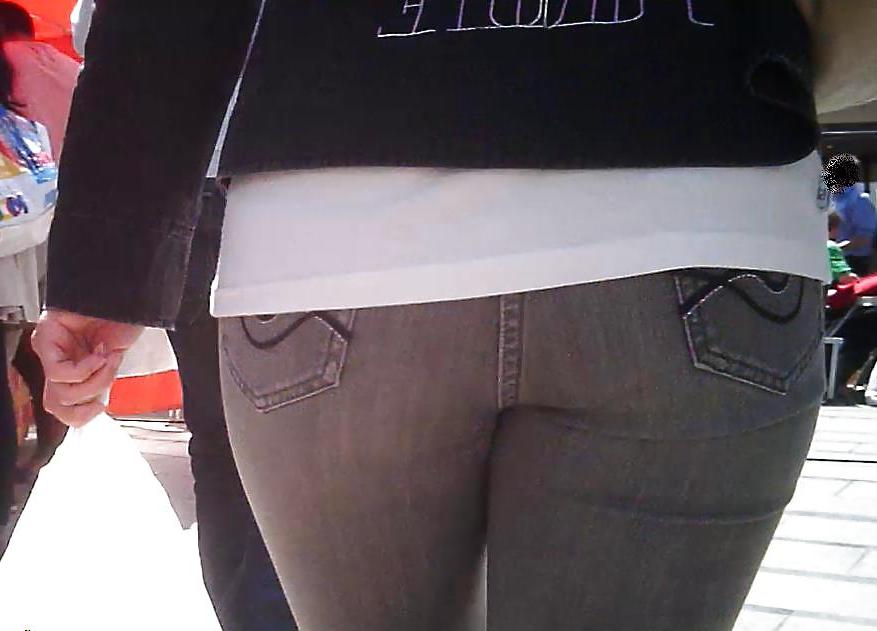 13P Chinese Ass in Jeans