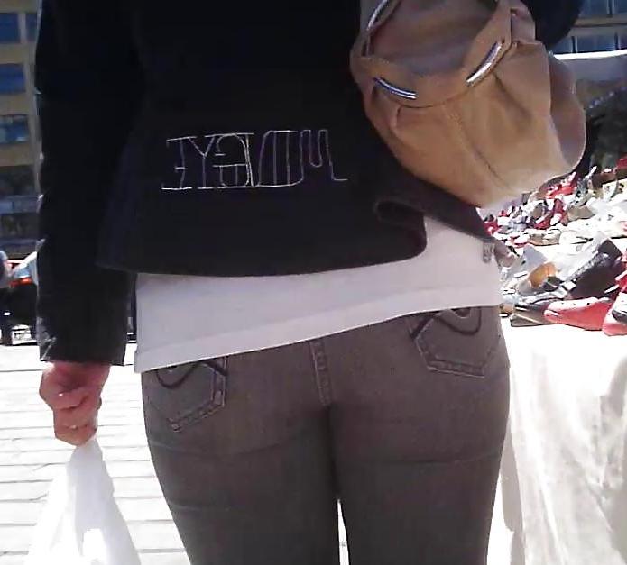 13P Chinese Ass in Jeans