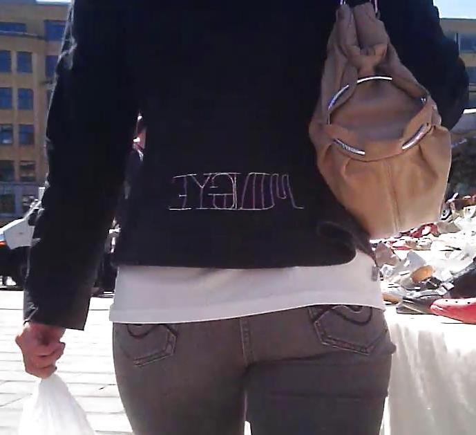 13P Chinese Ass in Jeans