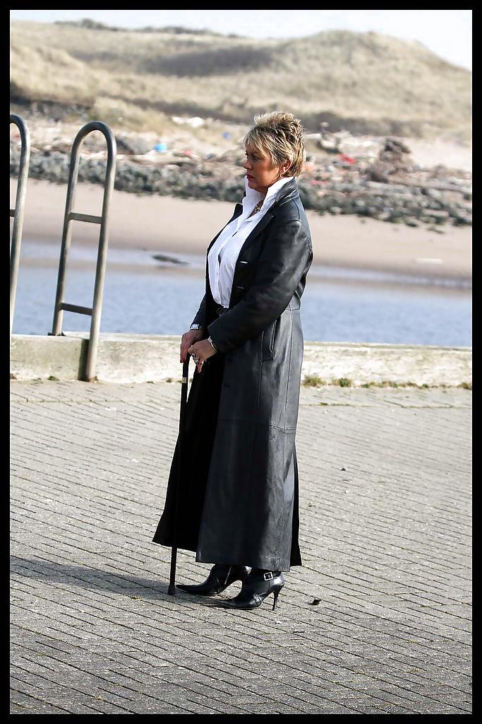 15P Georgie a sexy mature fetish queen goddess