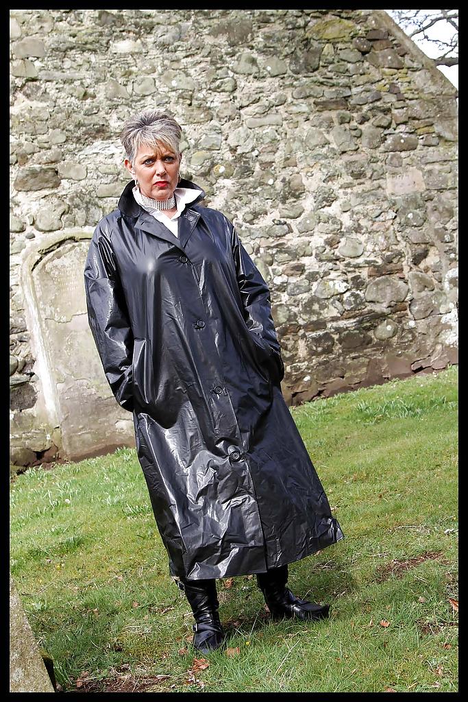 15P Georgie a sexy mature fetish queen goddess