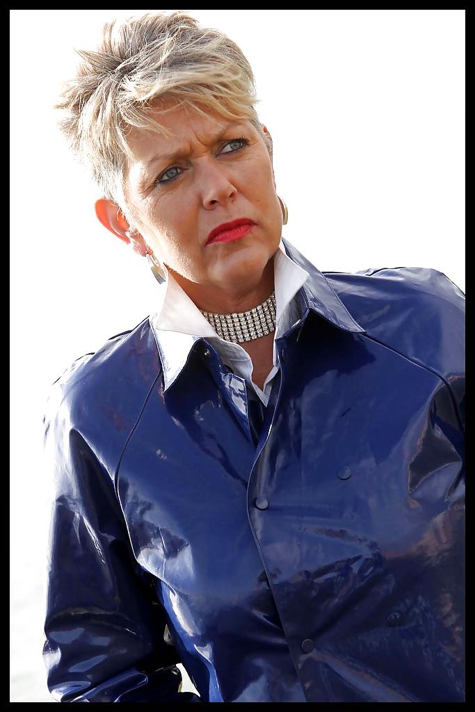 15P Georgie a sexy mature fetish queen goddess