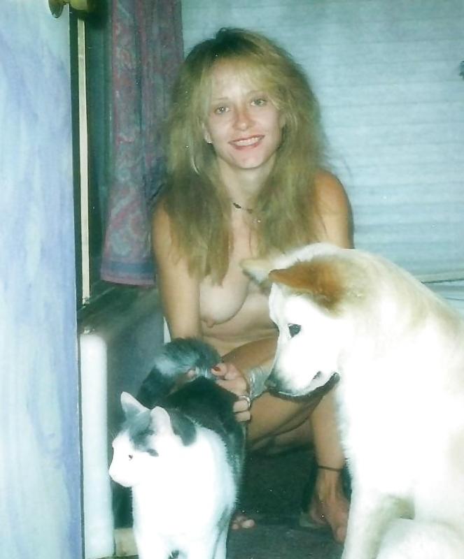 25P 80s Scream Queen - Linnea Quigley