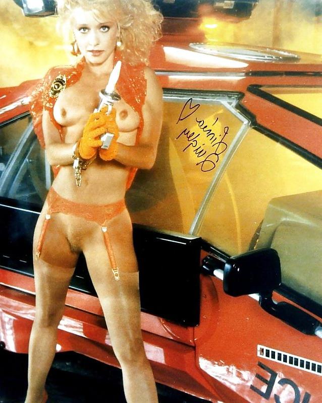 25P 80s Scream Queen - Linnea Quigley 