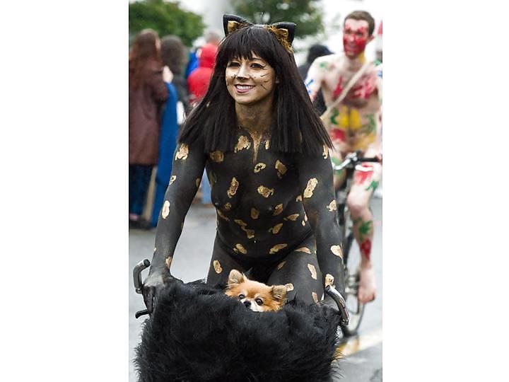 25P Nude Painted Ladies in Public Fetish Gallery 4
