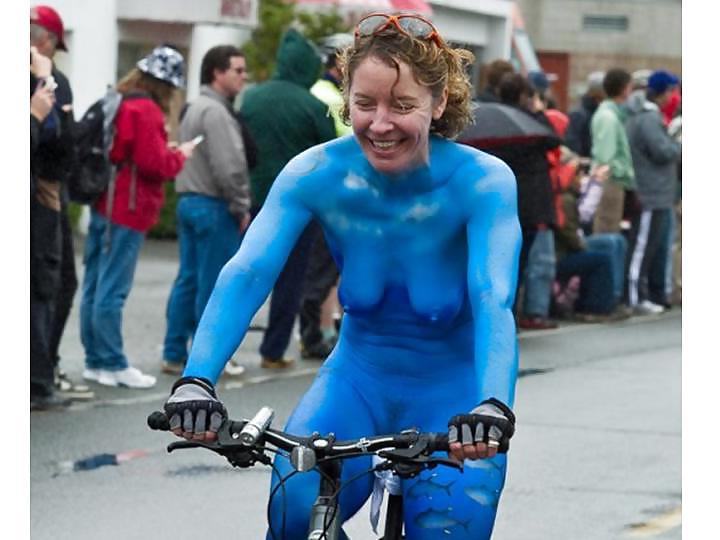 25P Nude Painted Ladies in Public Fetish Gallery 4