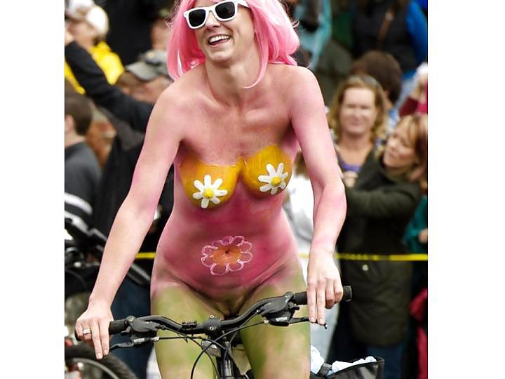25P Nude Painted Ladies in Public Fetish Gallery 4
