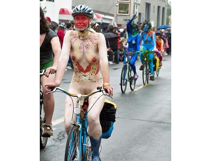 25P Nude Painted Ladies in Public Fetish Gallery 4