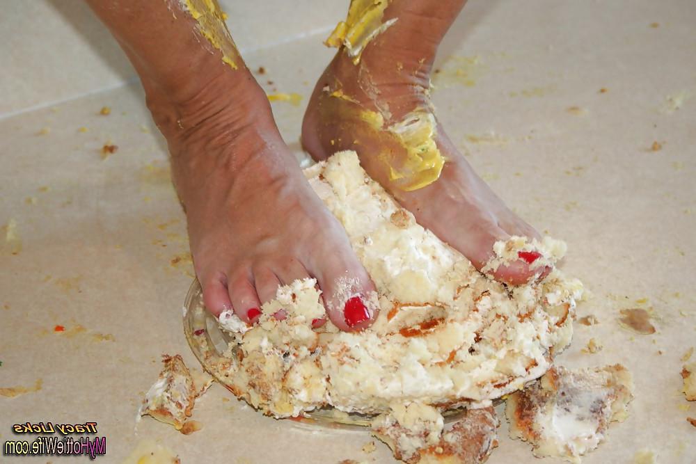 25P TRACY LICKS.....Shows Off Her Feet!