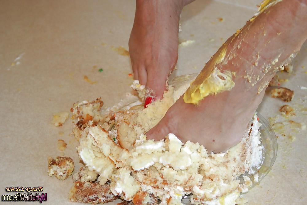 25P TRACY LICKS.....Shows Off Her Feet!