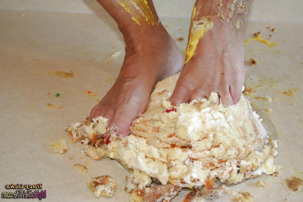 25P TRACY LICKS.....Shows Off Her Feet!