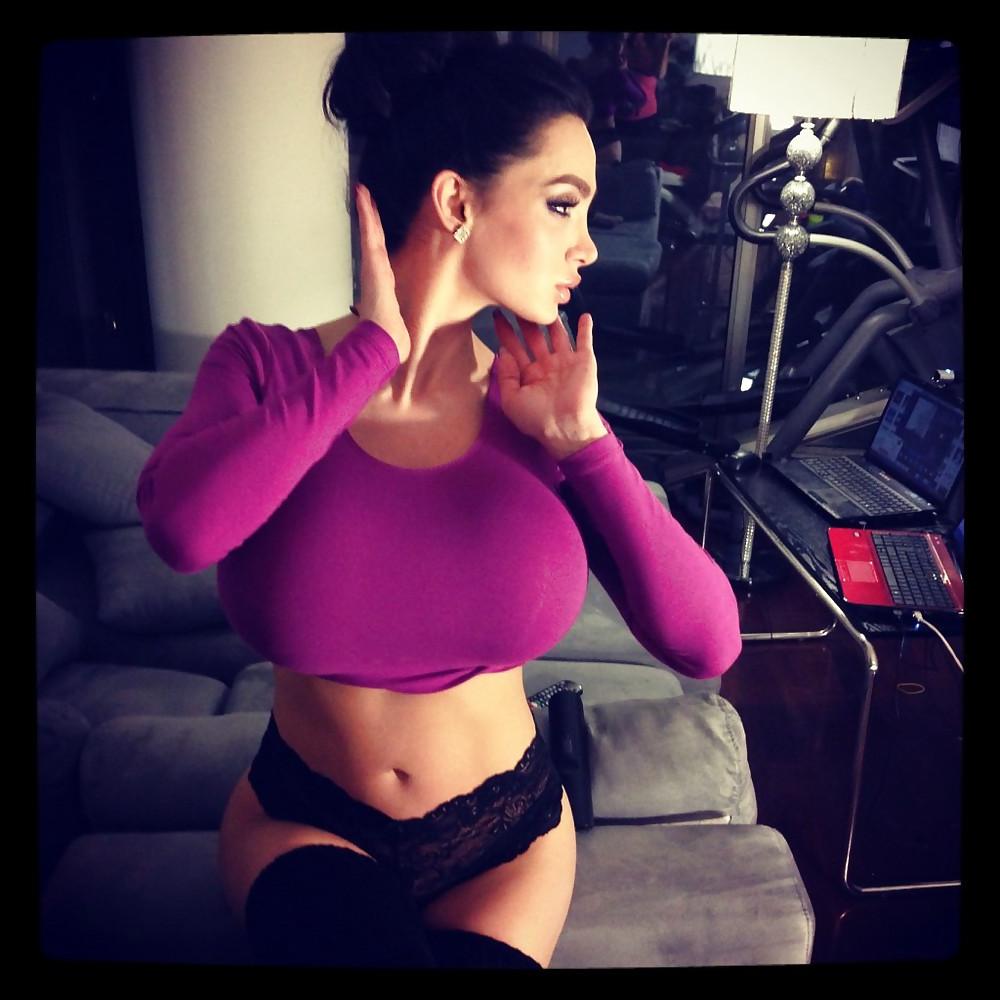 22P Amy: Fake Tit Goddess
