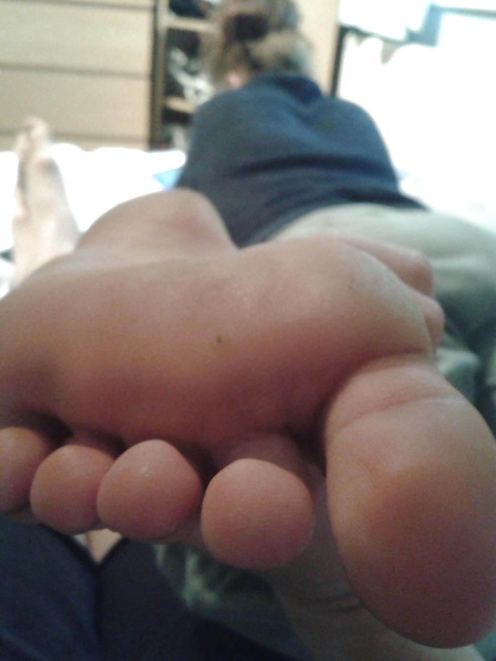 25P Feet 8