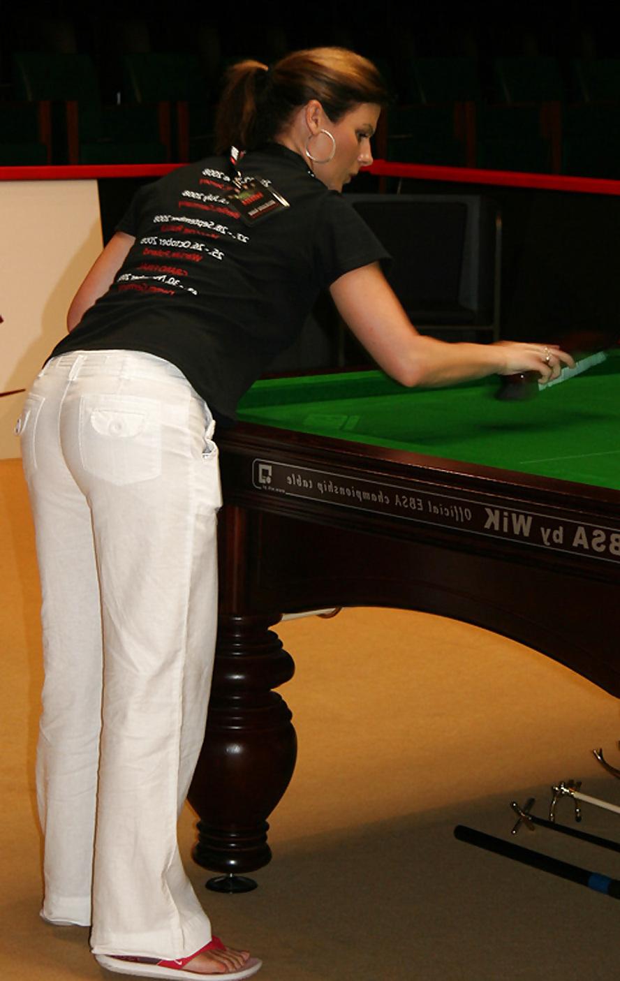 18P Michaela Tapp snooker referee Fakes and real mix
