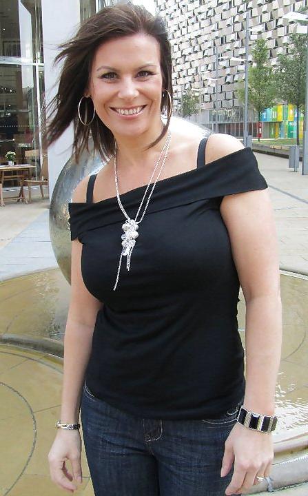 18P Michaela Tapp snooker referee Fakes and real mix