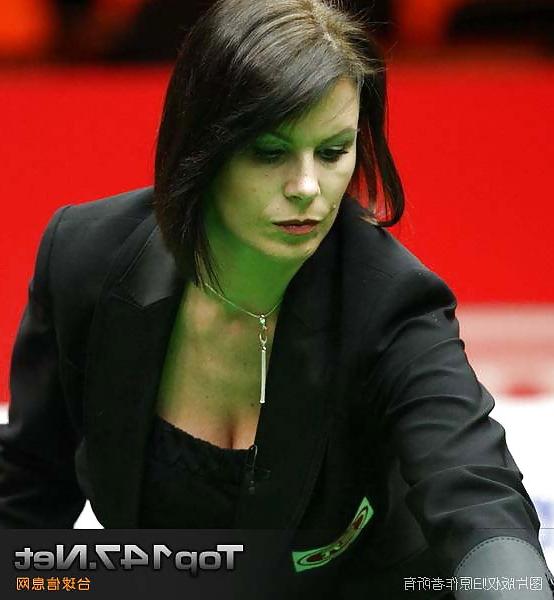 18P Michaela Tapp snooker referee Fakes and real mix