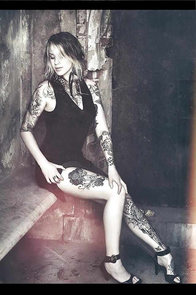 25P Tattoo models (female) 19.1